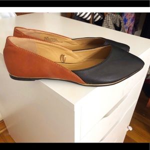 NEW Black Tan Gold Trim Pointed Toe Flats 8